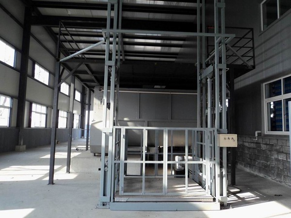 三層導(dǎo)軌式升降平臺(tái)