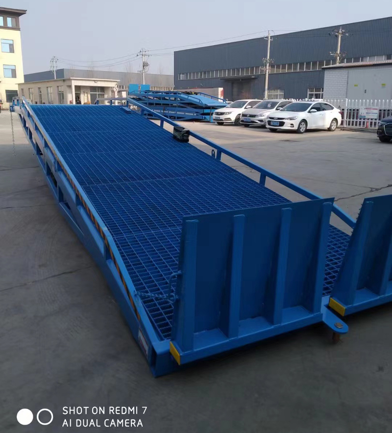 移動(dòng)式液壓登車橋